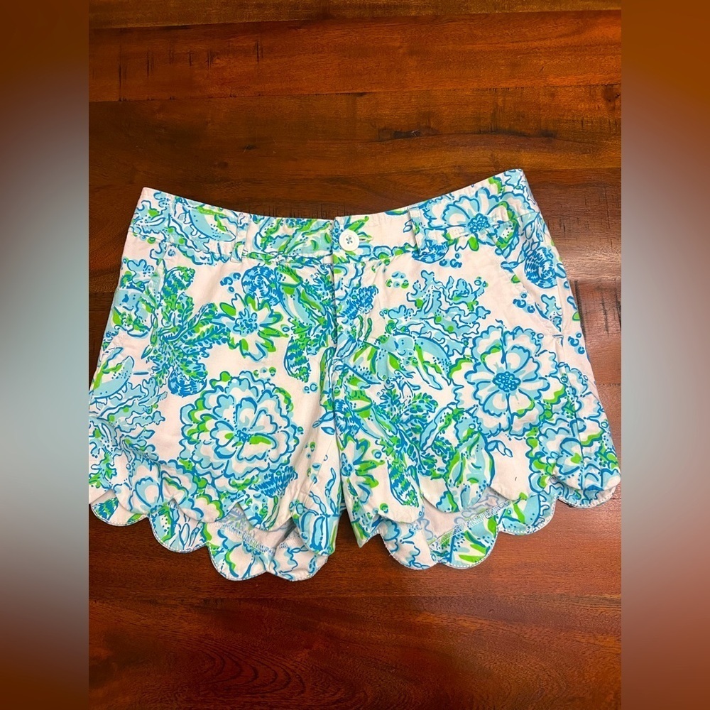Lilly Pulitzer Buttercup Scallop Hem Shorts | Size 2 | Blue & Green Floral Print